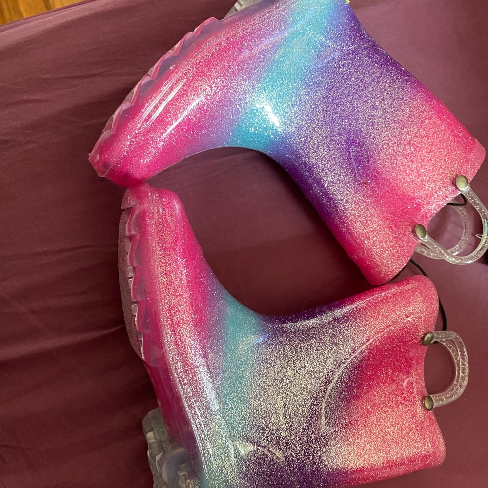 Girls size 10 rain boots with light